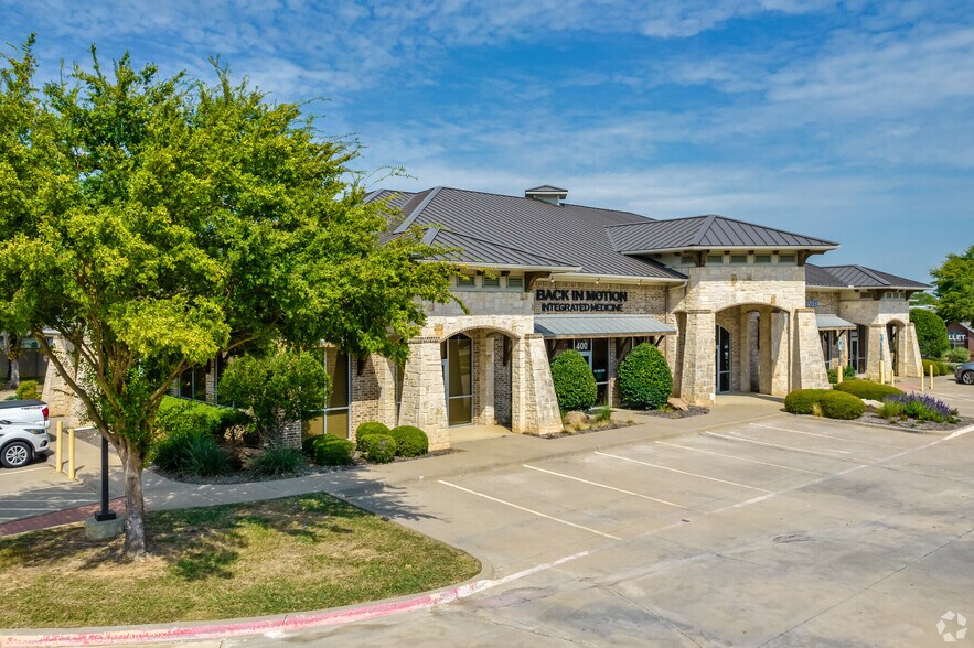 104-106 Grapevine Hwy, Hurst, TX à louer - Photo de l’immeuble – Image 1 sur 6