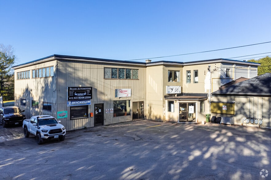 822 Cedarview Rd, Ottawa, ON à louer - Photo principale – Image 1 sur 4