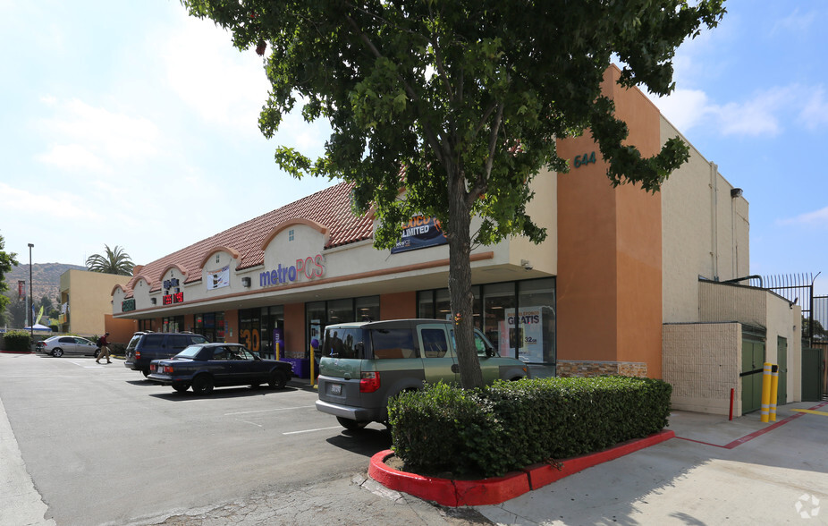 644 E San Ysidro Blvd, San Ysidro, CA à louer - Photo de l’immeuble – Image 2 sur 7