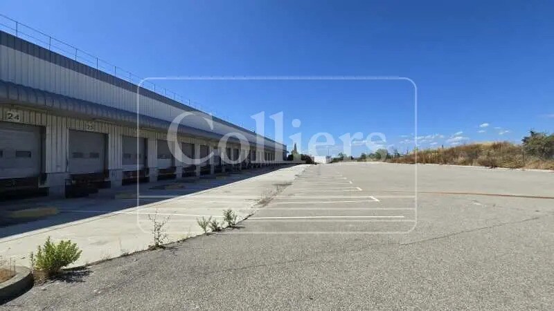 Local d’activités dans Gignac-la-Nerthe à louer - Photo de l’immeuble – Image 3 sur 7