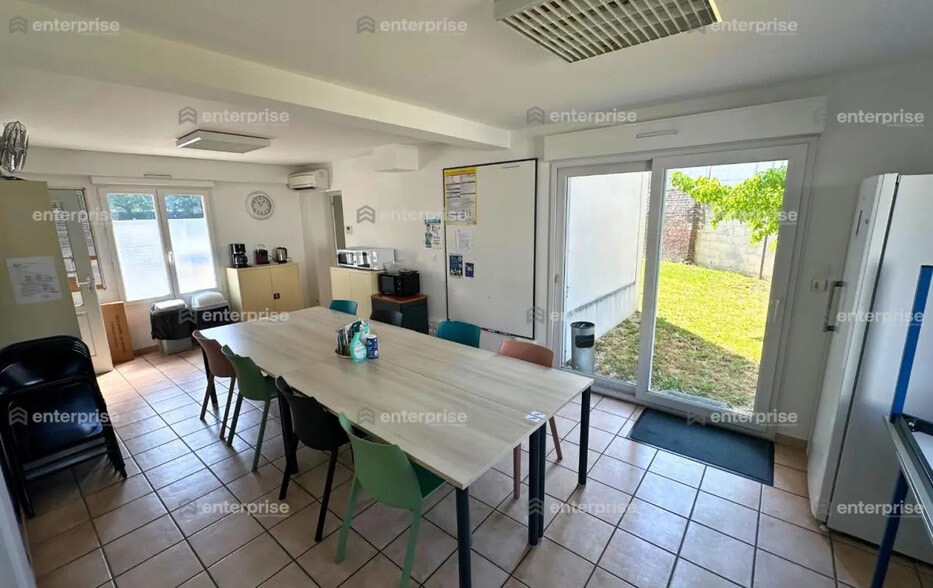 Bureau dans Compiègne à louer - Photo de l’immeuble – Image 2 sur 7