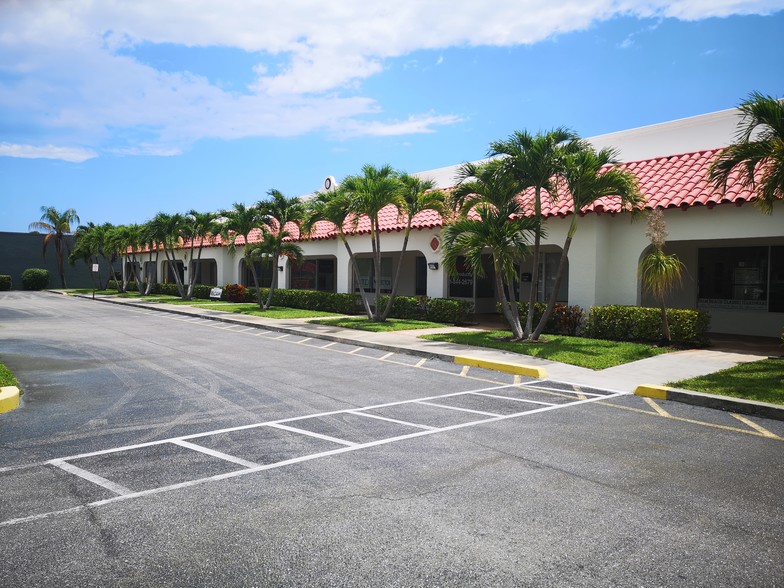 4415-4487 Westroads Dr, West Palm Beach, FL à louer - Photo principale – Image 1 sur 7