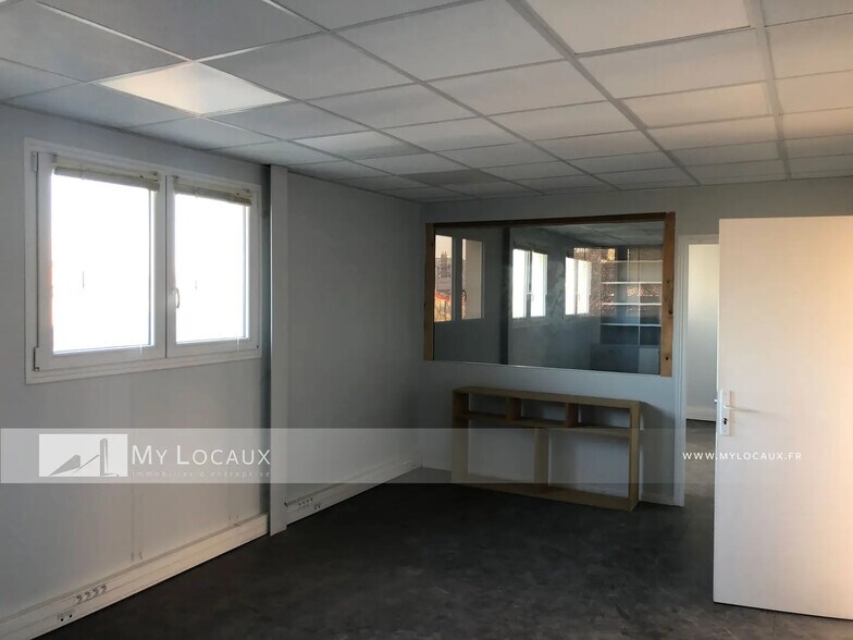 Industriel/Logistique dans Stains à louer - Photo intérieure – Image 3 sur 4