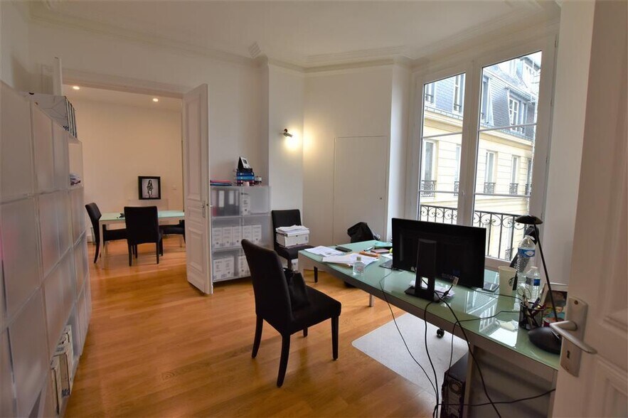 Bureau dans Paris à louer - Photo de l’immeuble – Image 2 sur 8
