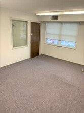 3145-3159 Fee Fee Rd, Bridgeton, MO à louer Photo intérieure– Image 1 sur 2