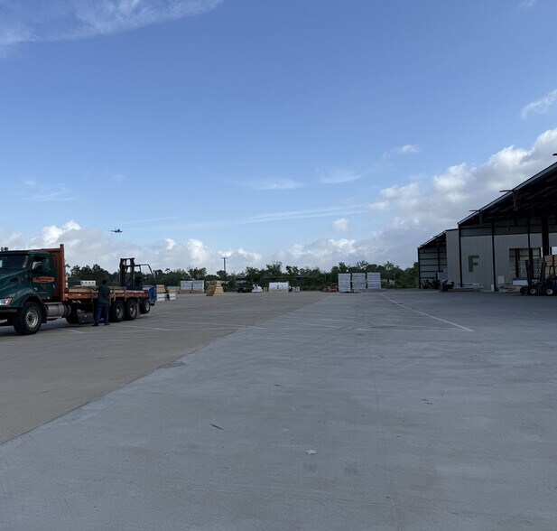 7330 Tewantin Dr, Houston, TX à louer - Photo de l’immeuble – Image 3 sur 6