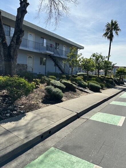 1322 1/2 E 5th St, Benicia, CA à vendre - Photo de l’immeuble – Image 3 sur 4