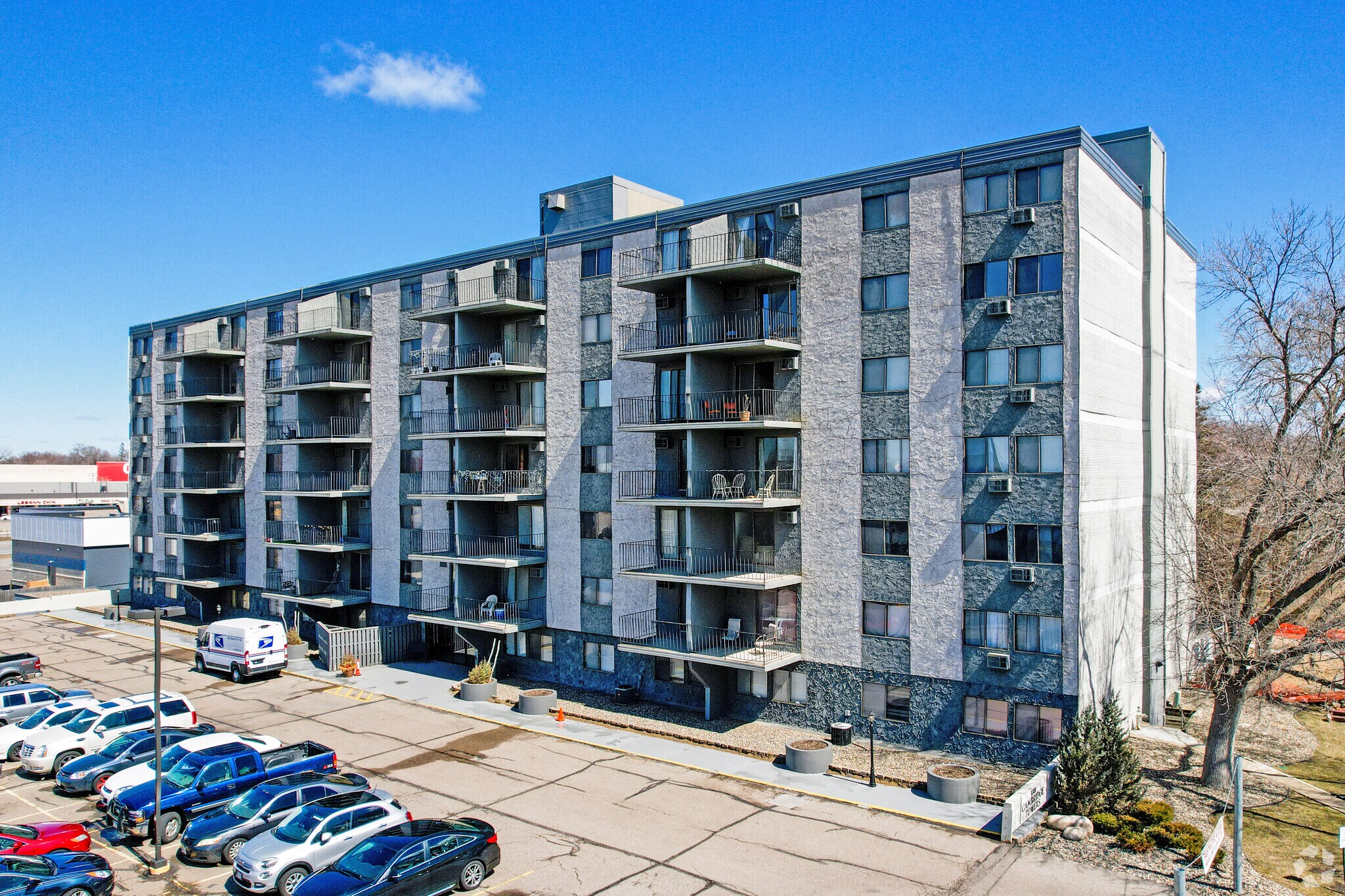 1301 Cambridge St, Hopkins, MN à vendre Photo principale– Image 1 sur 22