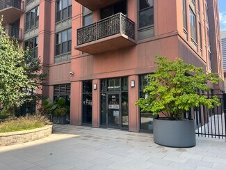Plus de détails pour 325 N Desplaines St, Chicago, IL - Bureau à vendre