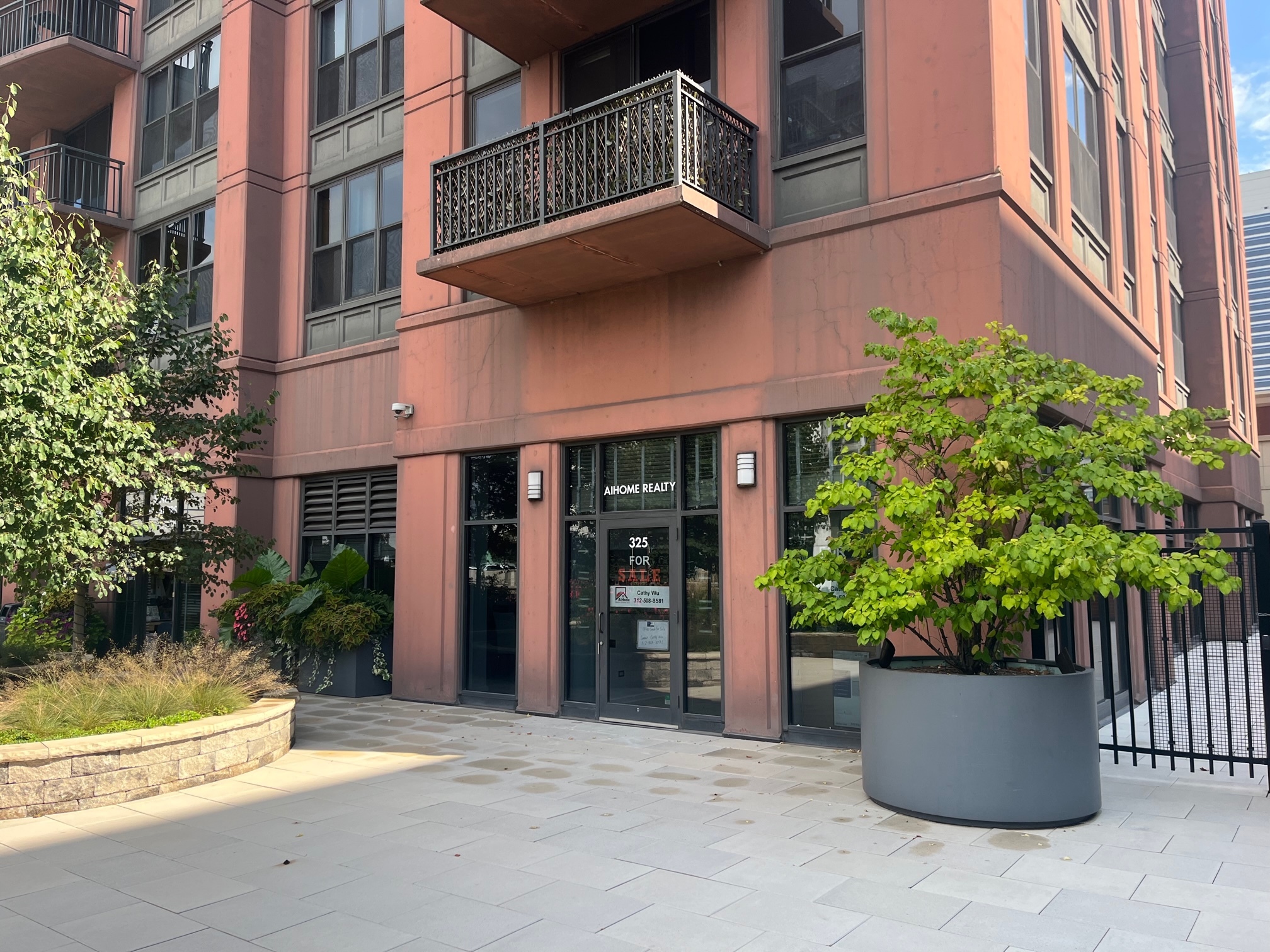 325 N Desplaines St, Chicago, IL à vendre Photo de l’immeuble– Image 1 sur 12