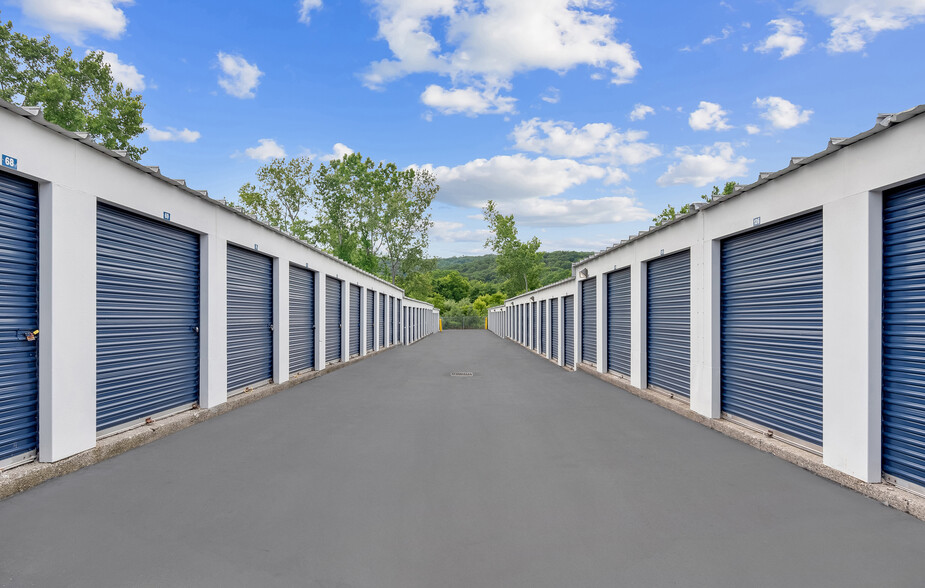 156 Danbury Rd, New Milford, CT à louer - Photo de l’immeuble – Image 3 sur 3