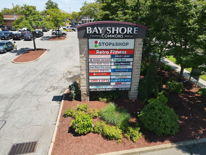 533-605 Montauk Hwy, Bay Shore, NY à louer - Photo de l’immeuble – Image 2 sur 14