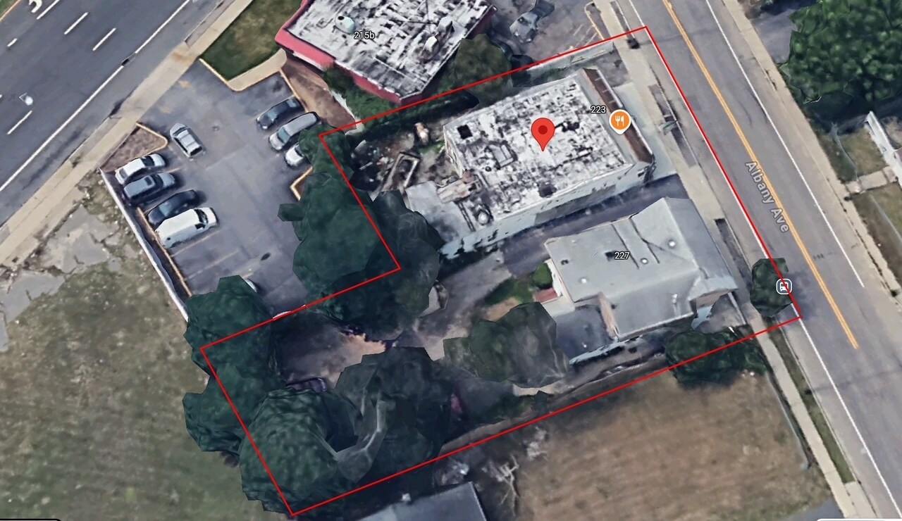 225 & 227 Albany Ave, Amityville, NY à vendre Aérien– Image 1 sur 11