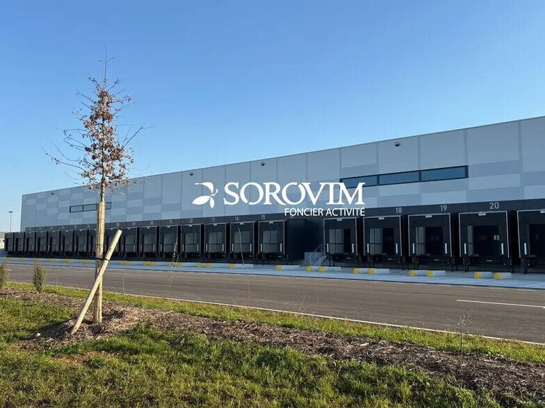 200 Rue De Malte, Colombier-Saugnieu à louer - Photo principale – Image 2 sur 7