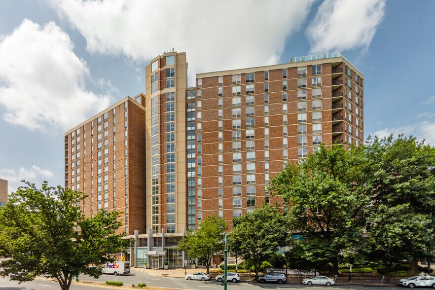 8750 Georgia Ave, Silver Spring, MD à louer - Photo de l’immeuble – Image 2 sur 104