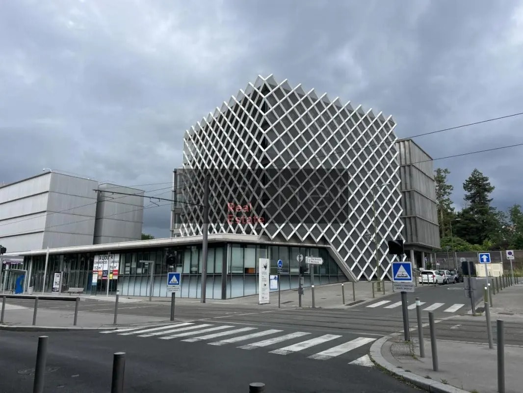 Local commercial dans Lormont à louer Photo de l’immeuble– Image 1 sur 6