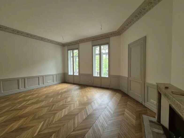 Bureau dans Bordeaux à louer - Photo de l’immeuble – Image 2 sur 8