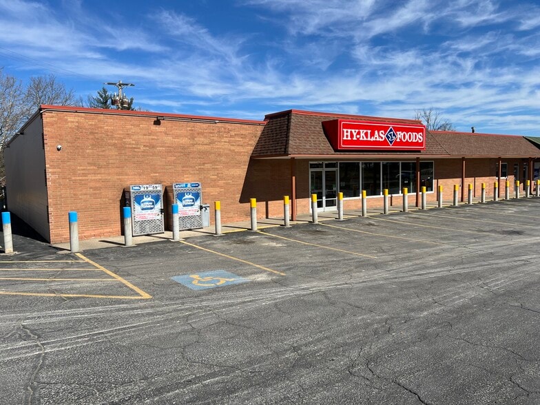 Hy Klas Grocery Store Portfolio portefeuille de 3 biens à vendre sur LoopNet.fr - Photo principale – Image 2 sur 32