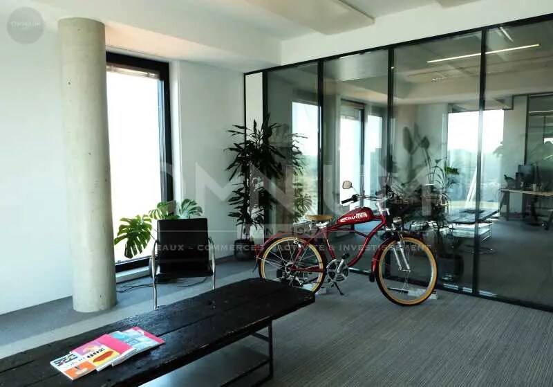 Bureau dans Lyon à louer - Photo de l’immeuble – Image 3 sur 8