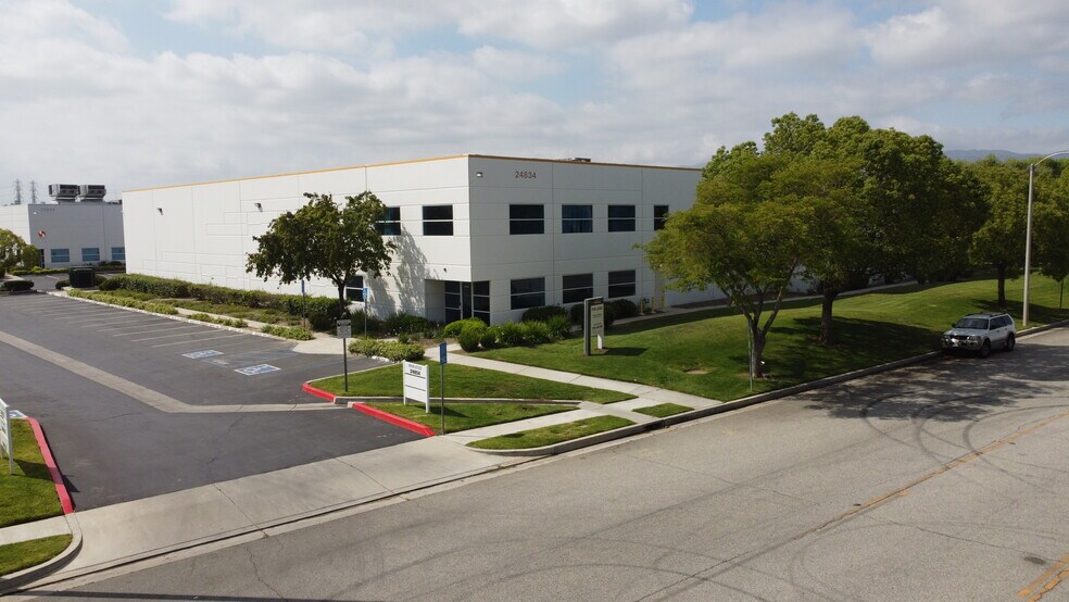 24834 Avenue Rockefeller, Valencia, CA à louer - Photo de l’immeuble – Image 1 sur 9