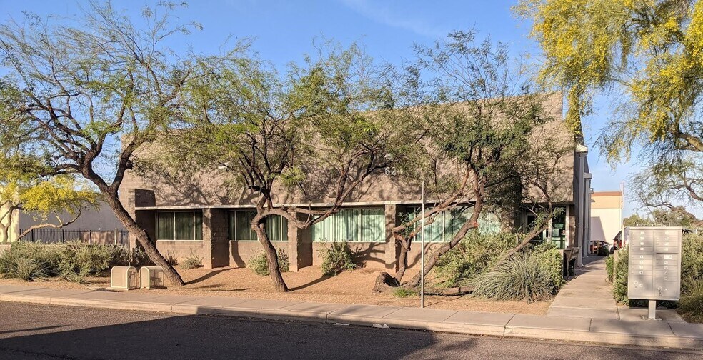 624 S Perry Ln, Tempe, AZ à louer - Photo de l’immeuble – Image 2 sur 3