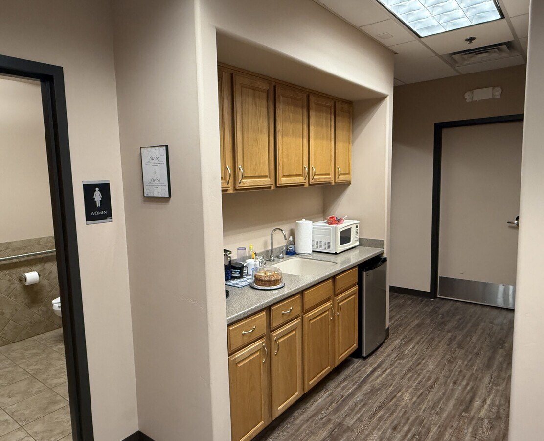 9299 W Olive Ave, Peoria, AZ 85345 - Lot 512 - - Photo intérieure - Image 2 of 2