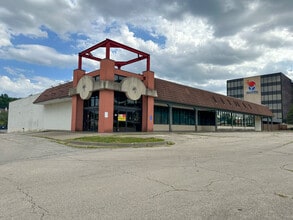 5101 Johnson Dr, Mission, KS à louer Photo de l’immeuble– Image 2 sur 2