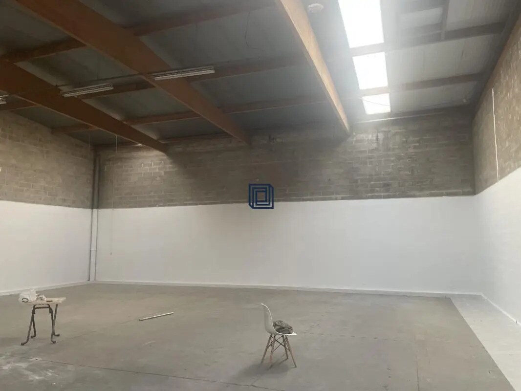 Industriel/Logistique dans Émerainville à louer Photo intérieure– Image 1 sur 4