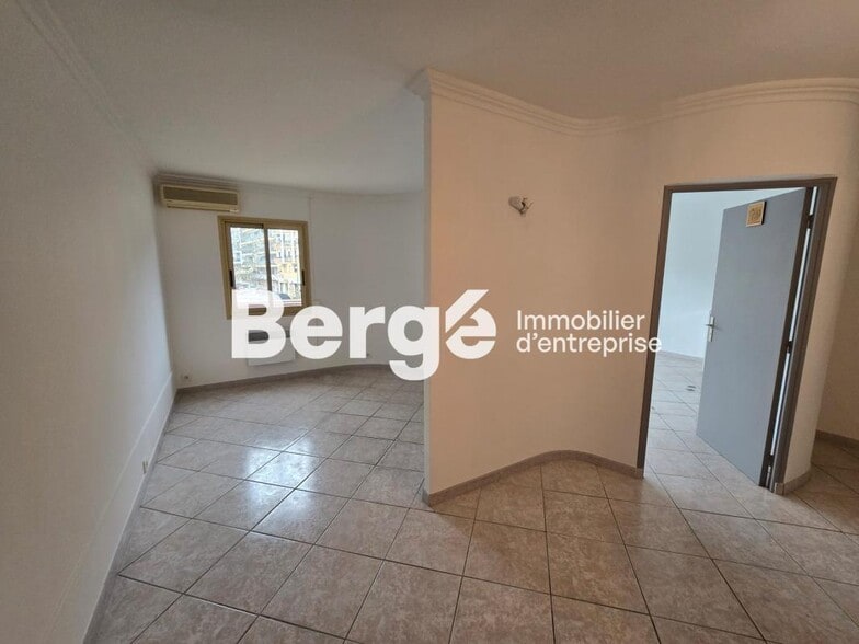 Bureau dans Mandelieu-la-Napoule à vendre - Photo intérieure – Image 2 sur 6