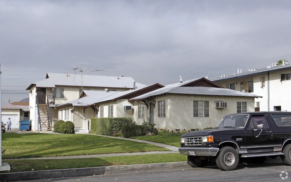 137 Orange Grove Ave, San Fernando, CA à vendre - Photo principale – Image 1 sur 2