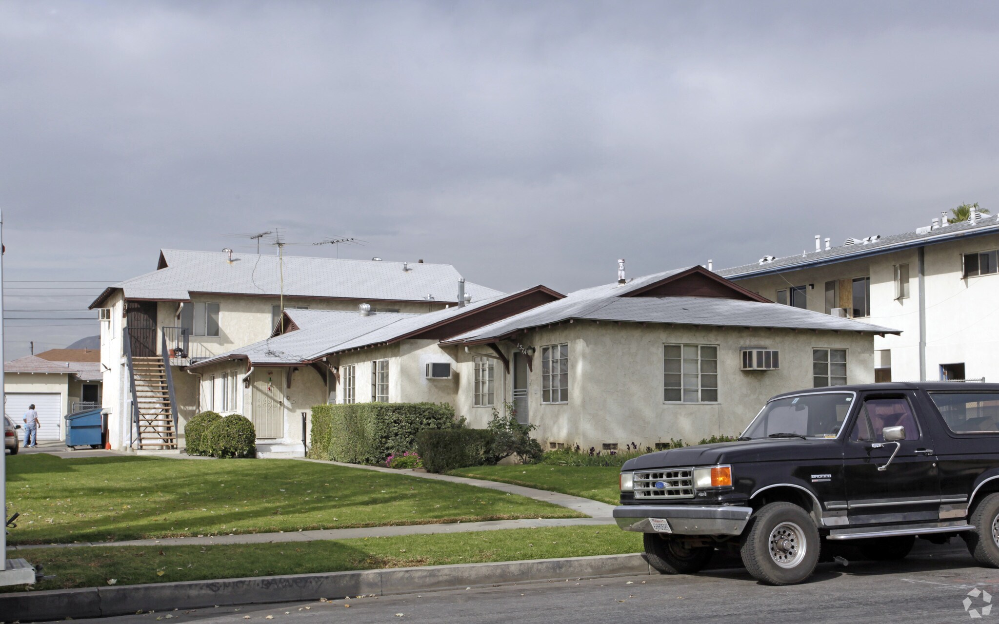 137 Orange Grove Ave, San Fernando, CA à vendre Photo principale– Image 1 sur 3