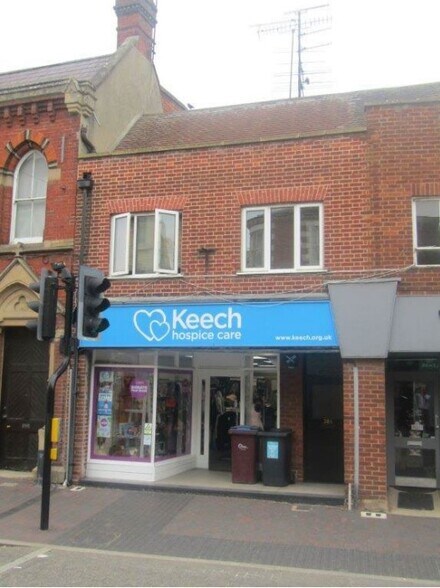 28 High St, Newport Pagnell à vendre - Photo principale – Image 1 sur 1