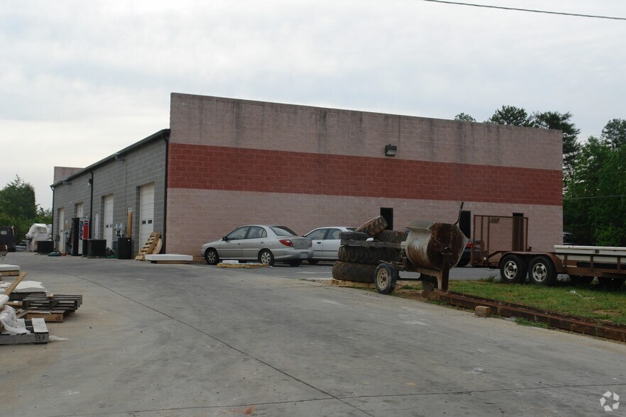 7491 Hagens Hollow Dr, Denver, NC à louer - Photo de l’immeuble – Image 2 sur 6