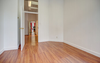 200-212 Rue Notre-Dame O, Montréal, QC à louer Photo intérieure– Image 2 sur 16