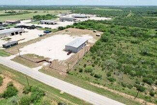 Plus de détails pour 1273 County Road 429, Pleasanton, TX - Industriel/Logistique à louer