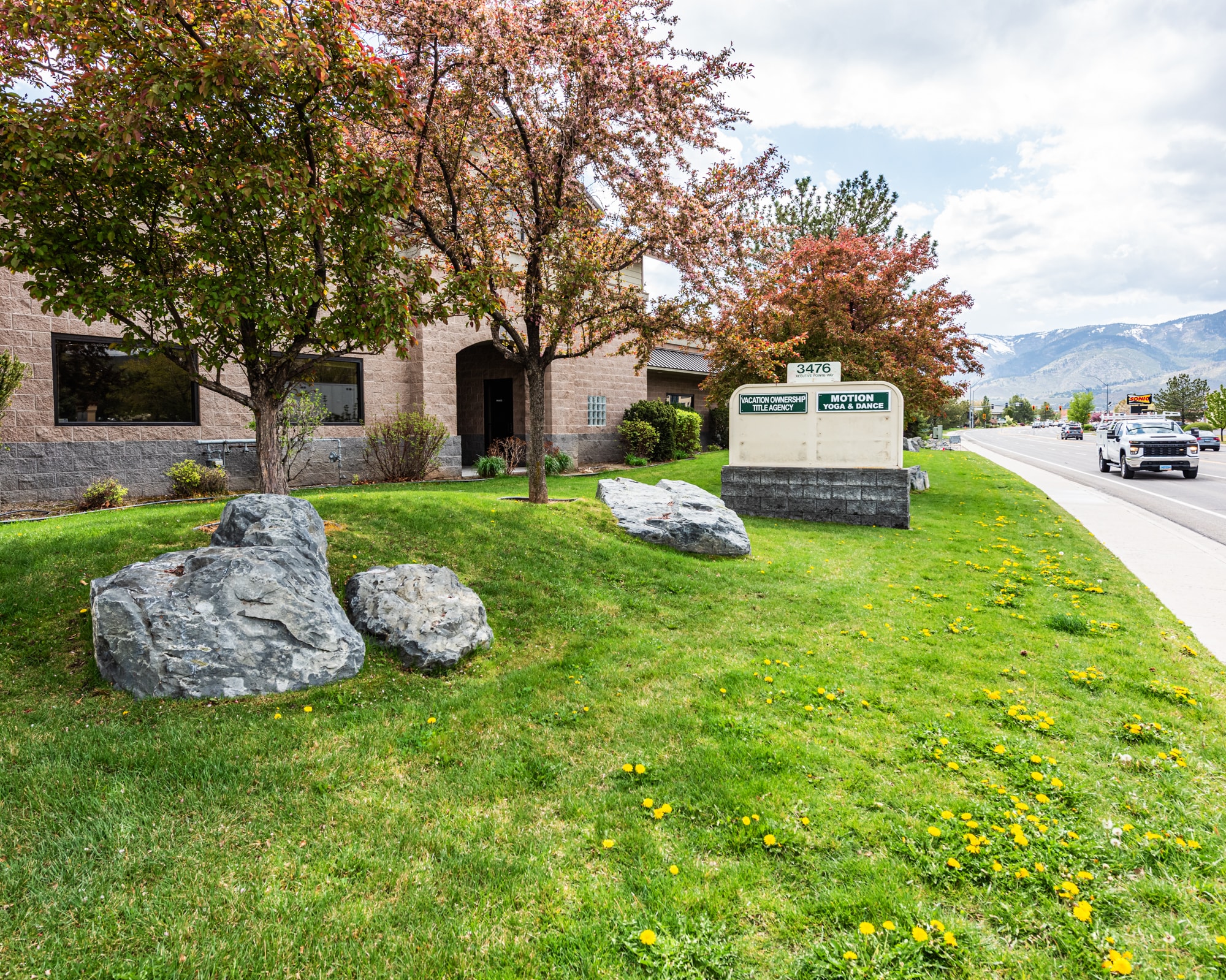 3476 Executive Pointe Way, Carson City, NV à louer Photo de l’immeuble– Image 1 sur 5