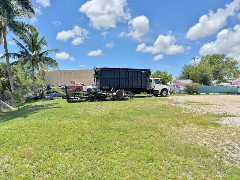 1029 SE 12th Ct, Cape Coral, FL à louer - Photo de l’immeuble – Image 3 sur 8