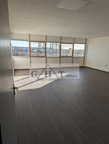 Bureau dans Neuilly-sur-Marne à vendre Photo intérieure– Image 1 sur 2