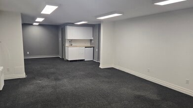 2842 Bloor St W, Toronto, ON à louer Photo intérieure– Image 2 sur 6