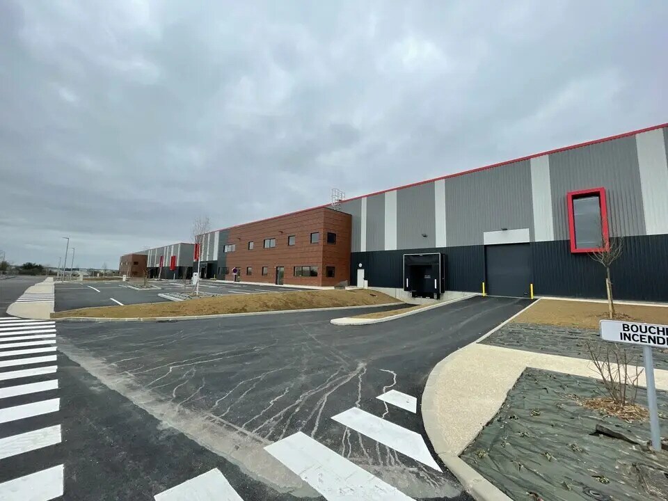 Bureau dans Le Thillay à louer Photo de l’immeuble– Image 1 sur 7