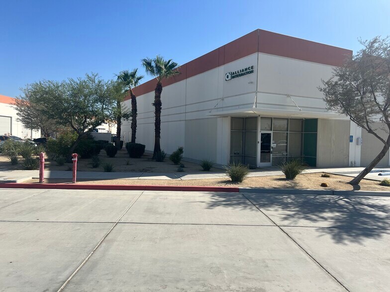 45130 Golf Center Pky, Indio, CA à vendre - Photo de l’immeuble – Image 2 sur 36