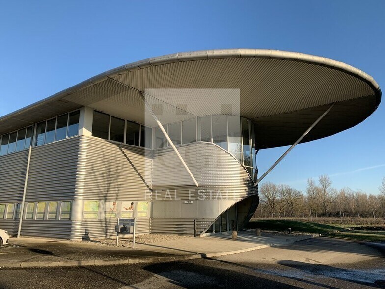 Bureau dans Villefontaine à louer - Photo de l’immeuble – Image 1 sur 12