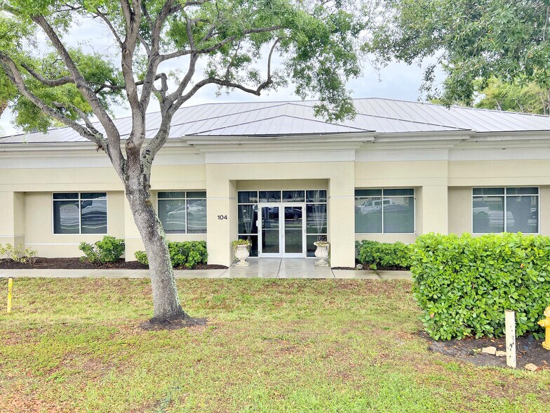 7385 Radio Rd, Naples, FL à louer - Photo de l’immeuble – Image 1 sur 5