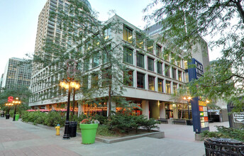320 Queen St, Ottawa, ON à louer Photo de l’immeuble– Image 1 sur 2