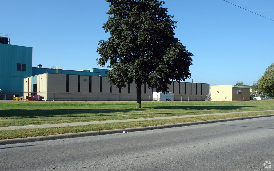 1467 W Alexis Rd, Toledo, OH à louer - Photo principale – Image 1 sur 8