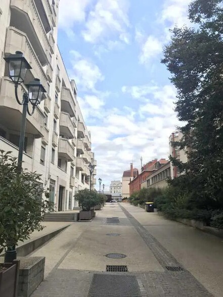 Local commercial dans Saint-Mandé à vendre - Photo de l’immeuble – Image 2 sur 5