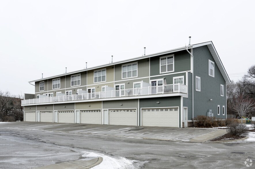 24-46 97th Ave NW, Coon Rapids, MN à vendre - Photo de l’immeuble – Image 3 sur 6