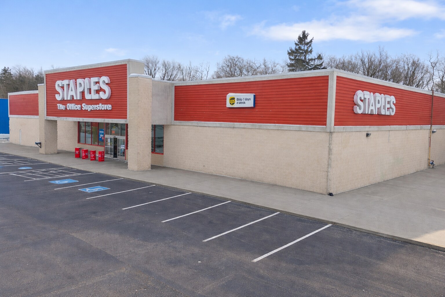 2 Plaza Dr, Auburn, NY à louer Photo principale– Image 1 sur 6