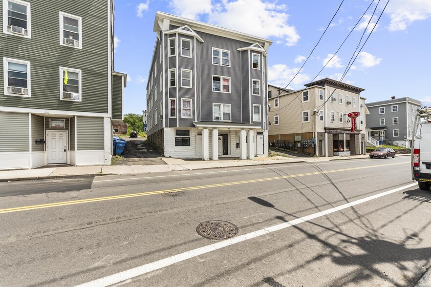 701-703 S Main St, Waterbury, CT à vendre - Photo principale – Image 1 sur 28