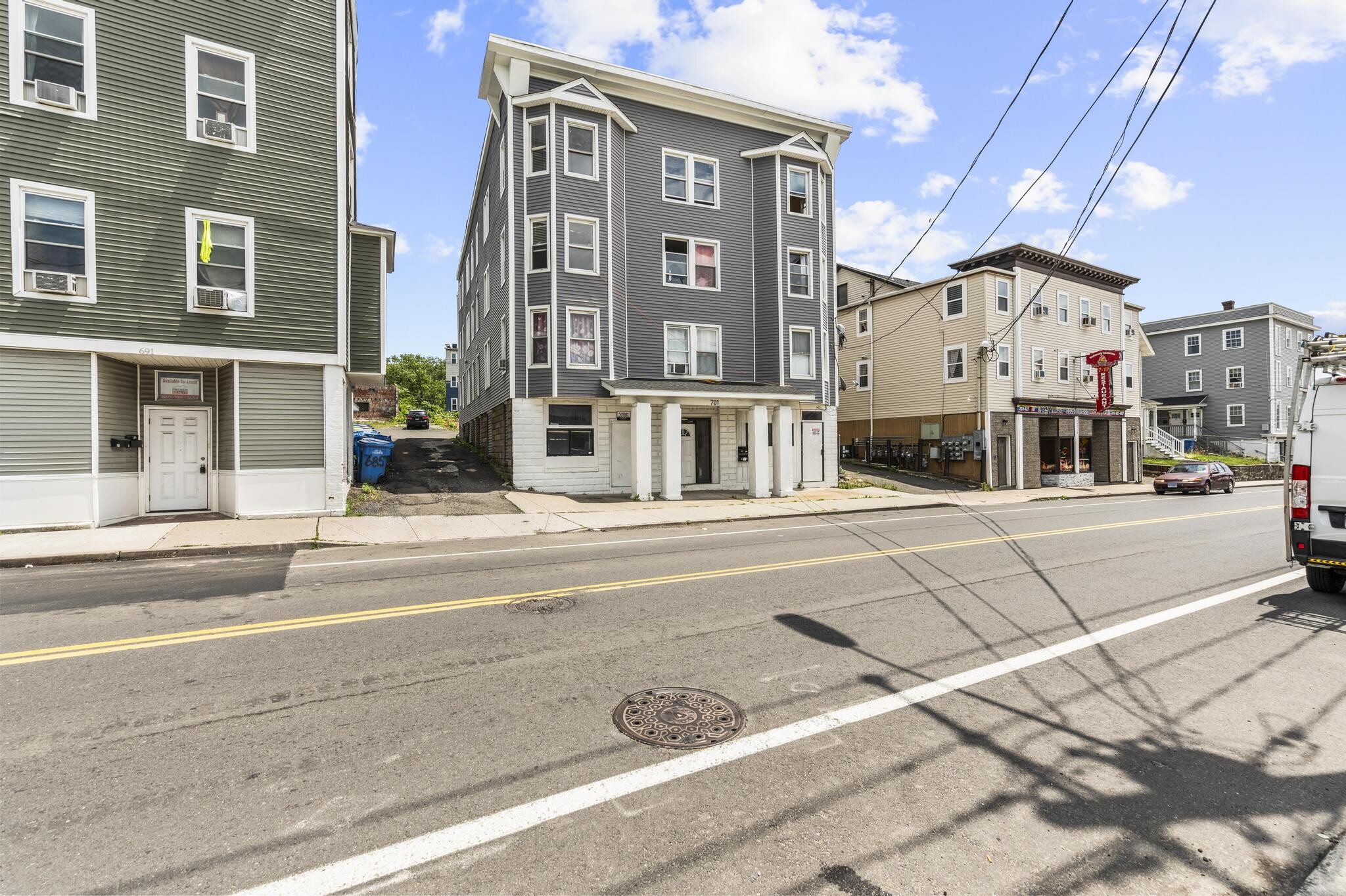 701-703 S Main St, Waterbury, CT à vendre Photo principale– Image 1 sur 29